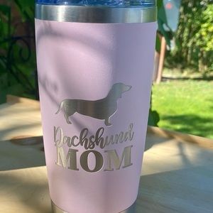 Dachshund Mom 20 ounce stainless steel Tumbler in pink
